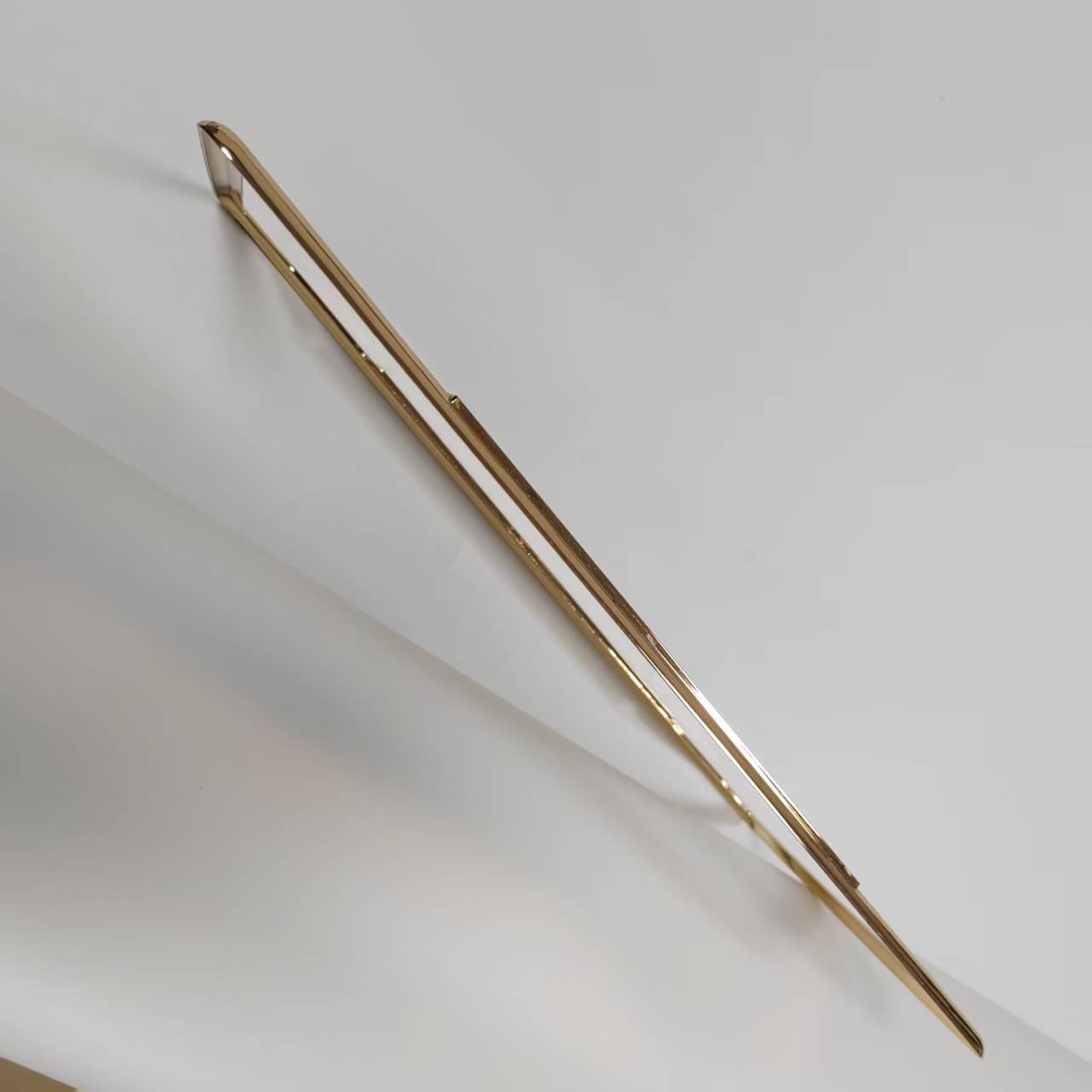 Automobile zinc alloy die-casting electroplating license plate frame