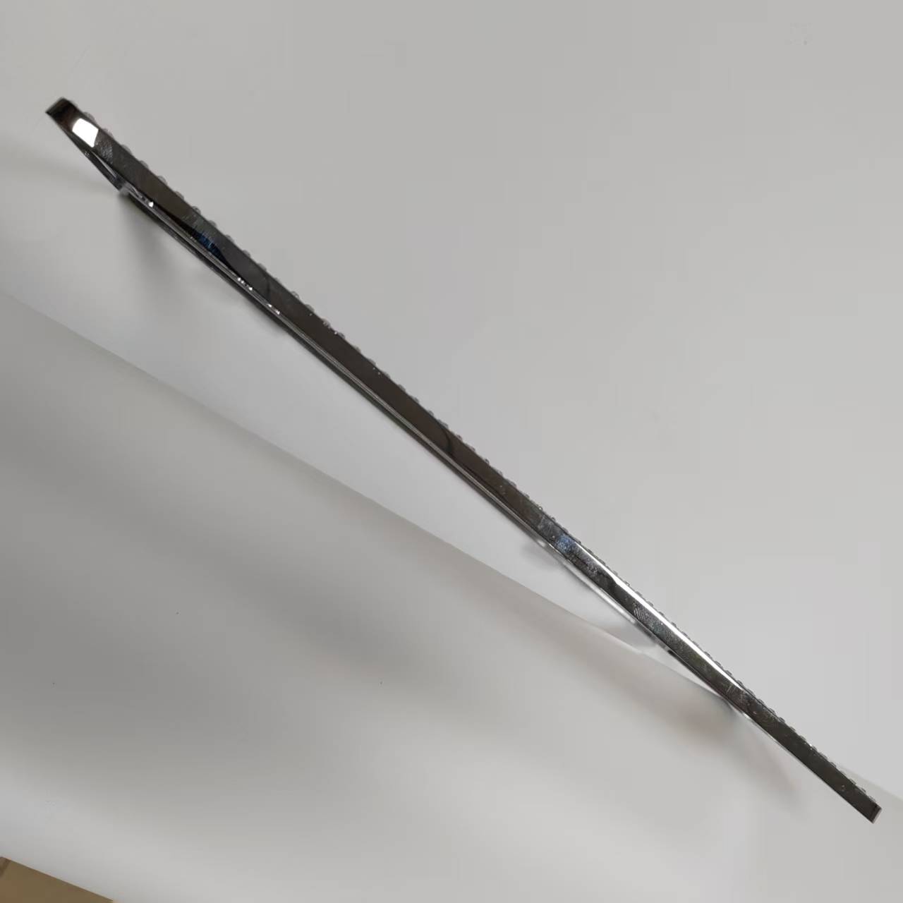 Zinc alloy die-casting electroplating diamond-encrusted license plate frame