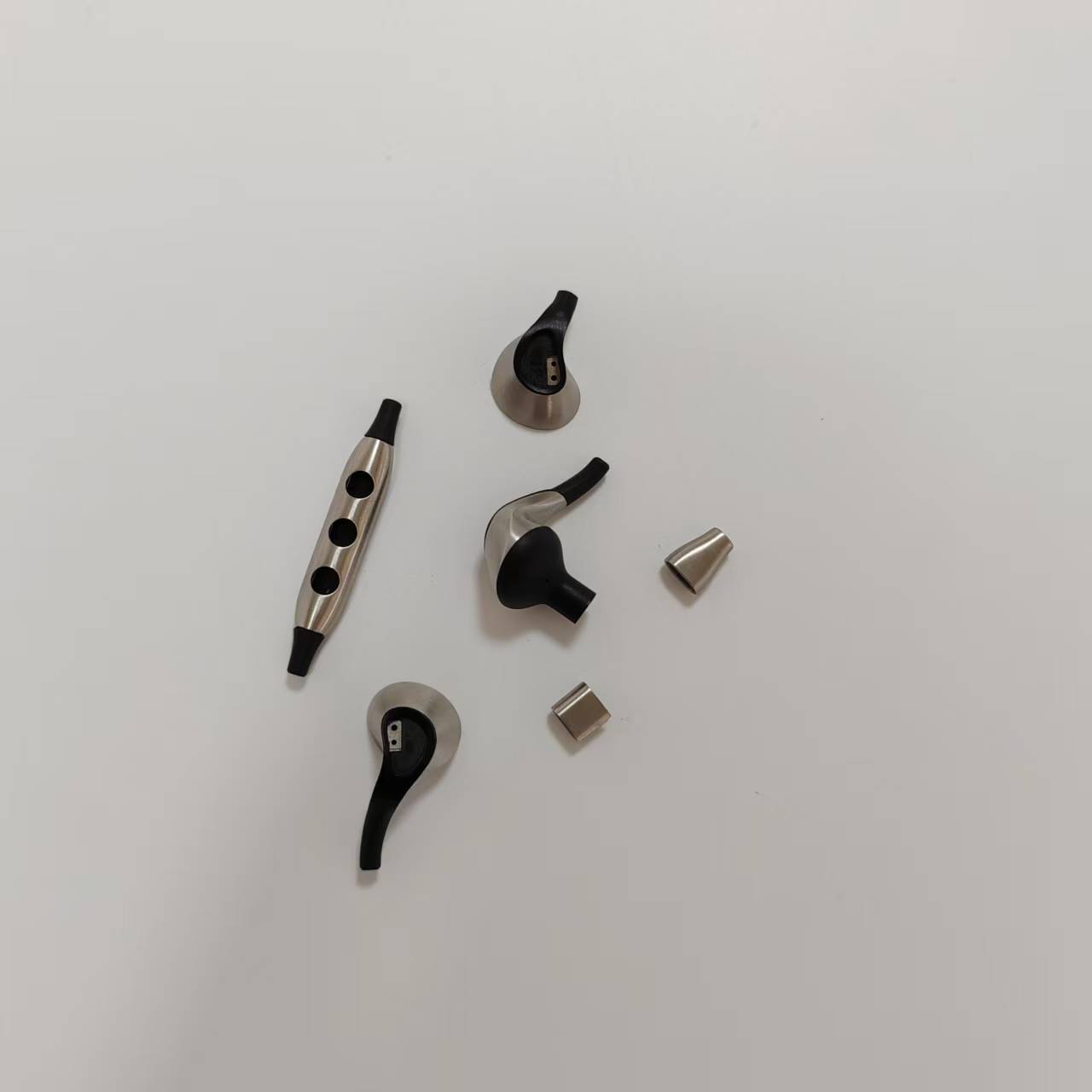 Powder metallurgy stainless steel electroplated headphone accessories