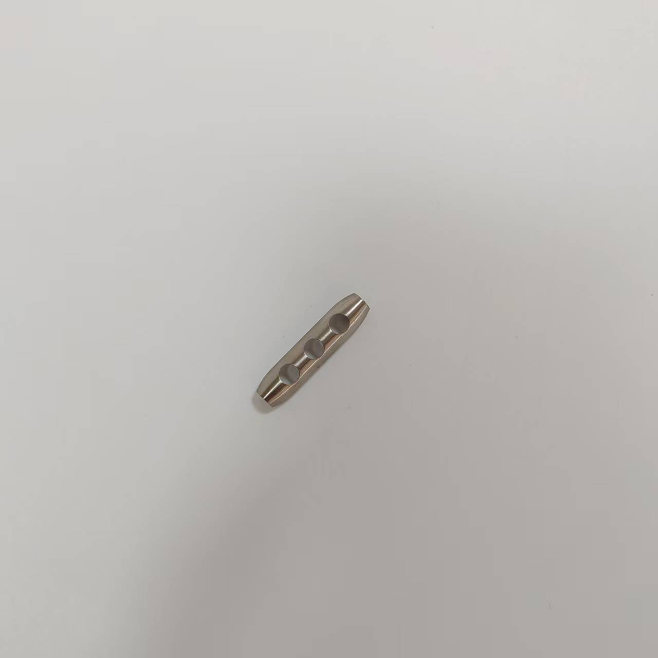 Powder metallurgy stainless steel electroplated headphone accessories