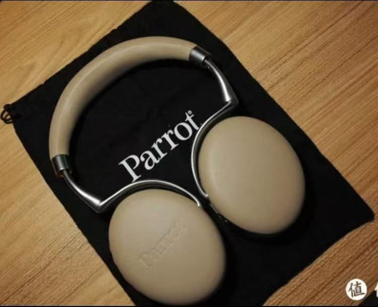 Die-cast aluminum alloy electroplated headphone accessories