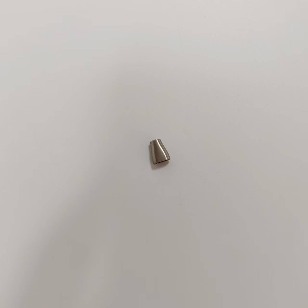 Powder metallurgy stainless steel electroplated headphone accessories