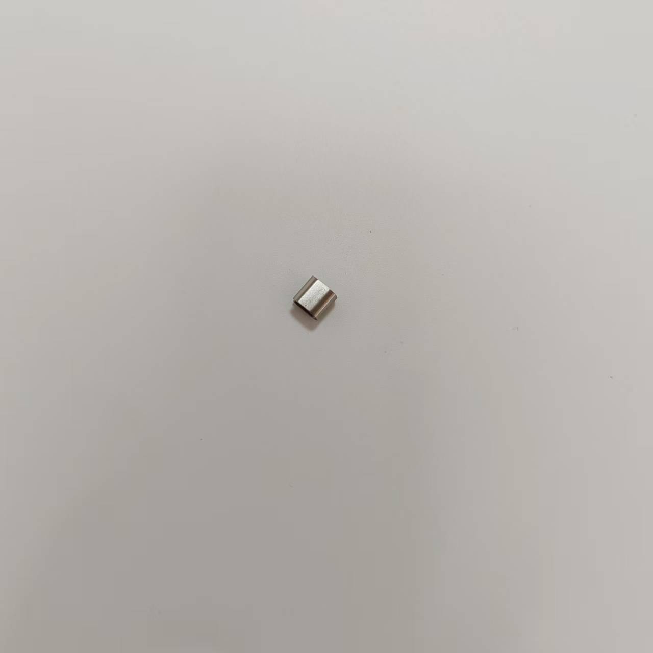 Powder metallurgy stainless steel electroplated headphone accessories